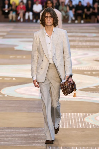 Look 74